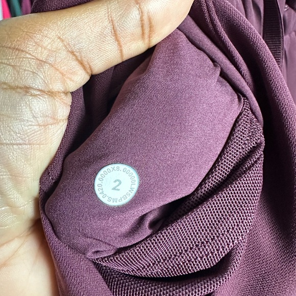 LULULEMON ON THE FLY PANTS SIZE 2 ❌ BLACK CHERRY OR DEEP PLUM SEE PICTURES - Picture 5 of 11